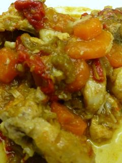 Una foto de Conejo en salsa con zanahoria y pimientos