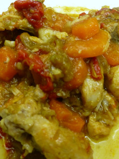 Una foto de Conejo en salsa con zanahoria y pimientos
