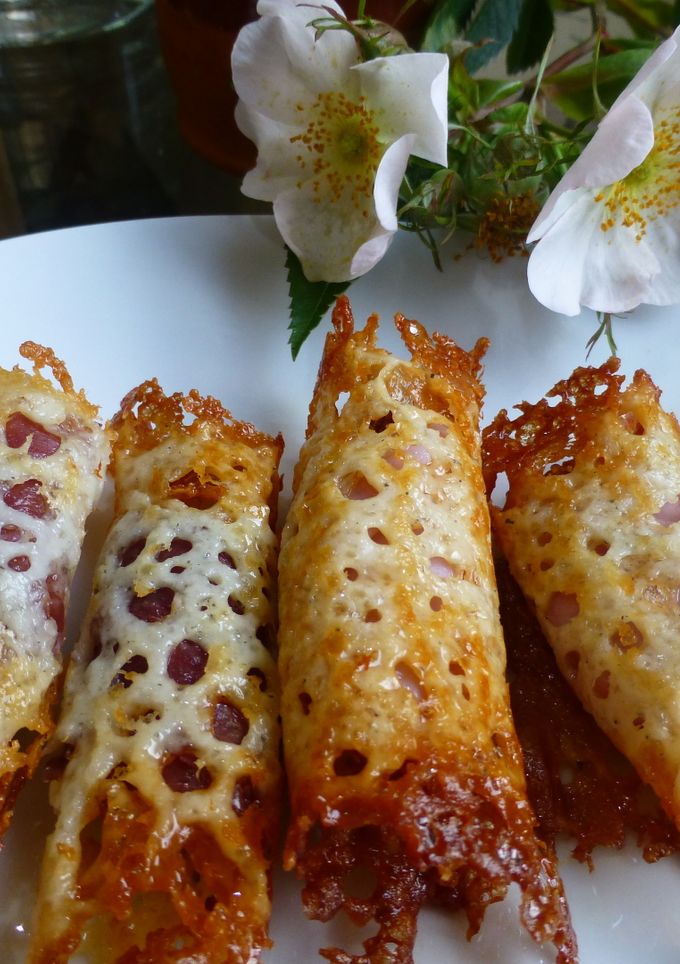 Una foto de Canapés rollo de queso con jamón york