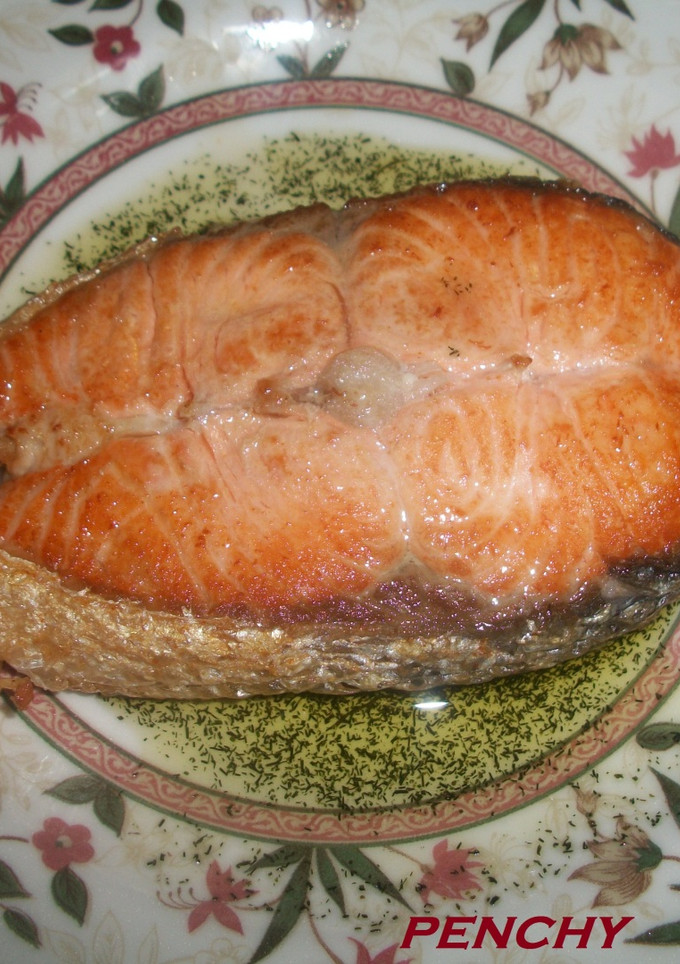 Una foto de Salmón noruego al aceite emulsionado de eneldo