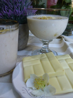 Una foto de Batido de plátano y coco con chocolate blanco