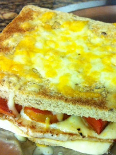 Una foto de Sandwich de lomo con queso