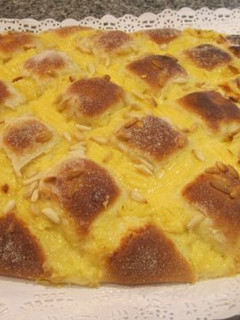 Una foto de Coca de brioche con crema pastelera