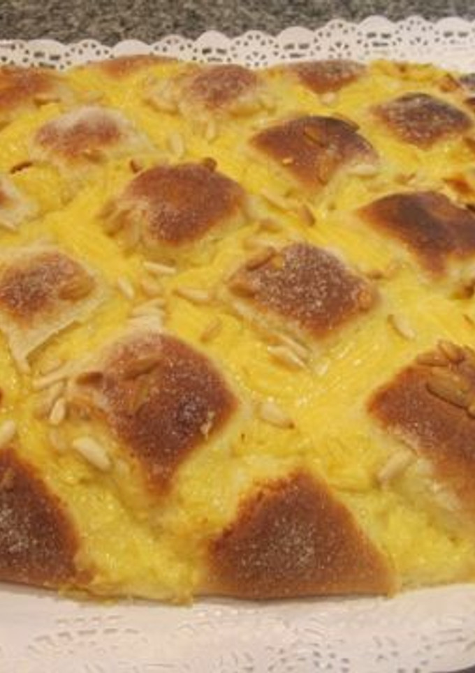 Una foto de Coca de brioche con crema pastelera