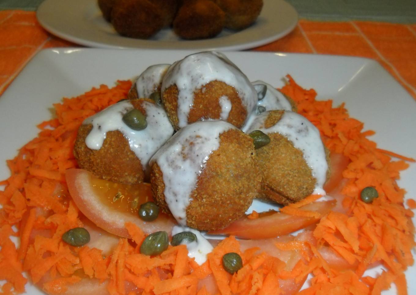 Albóndigas de carne con salsa de alcaparras<br />