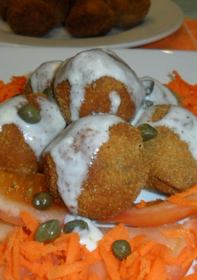 Una foto de Albóndigas de carne con salsa de alcaparras