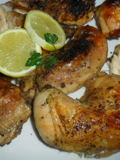 Una foto de Pollo al horno con zumo de limón y páprika