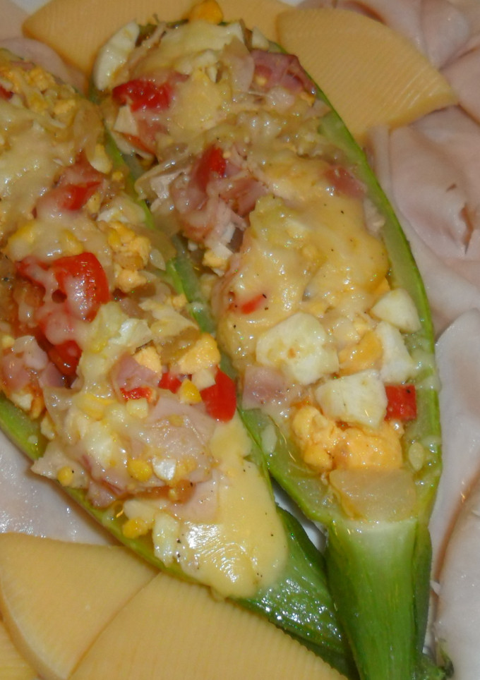 Una foto de Calabacines rellenos de jamón y queso
