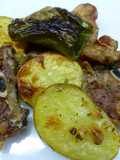 Chuletas de cordero al horno con pimientos y patatas