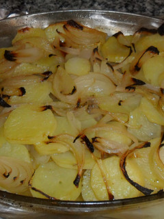 Una foto de Papas a la boulangère o a la panadera