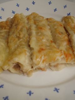 Una foto de Canelones de pollo, magro y setas
