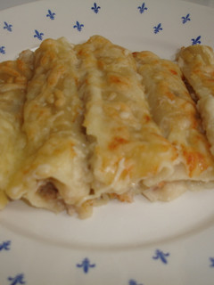 Una foto de Canelones de pollo, magro y setas