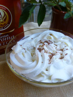 Una foto de Copa de bizcocho de café, nata y queso mascarpone