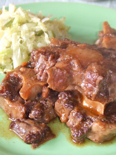 Una foto de Rabo de vaca guisado con Oporto al aroma de canela