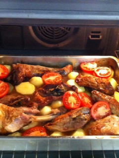 Una foto de Cordero al horno con patatas