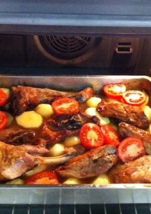 Una foto de Cordero al horno con patatas