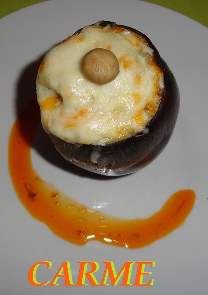 Una foto de Berenjenas rellenas de carne y champiñones