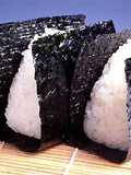 Onigiri de atún seco