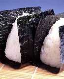 Onigiri de atún seco
