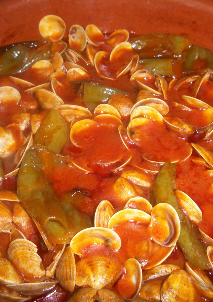 Una foto de Almejas con pimientos italianos en salsa