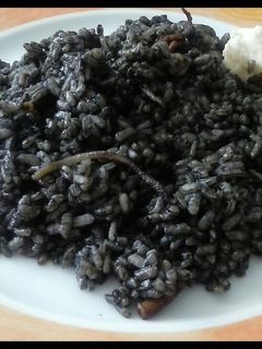 Una foto de Arroz negro con cachón