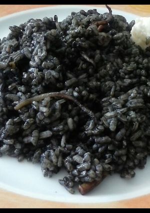 Una foto de Arroz negro con cachón