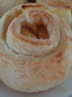 Una foto de Flores de hojaldre y manzana