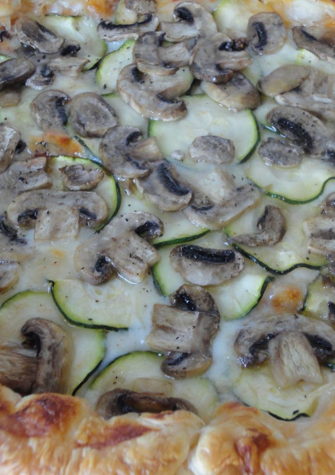 Una foto de Tarta de calabacín y champiñones