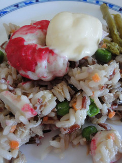 Una foto de Ensalada de arroz y surimi de langostino