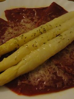 Una foto de Piquillos y espárragos gratinados al Arzúa Ulloa