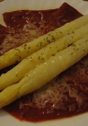 Una foto de Piquillos y espárragos gratinados al Arzúa Ulloa