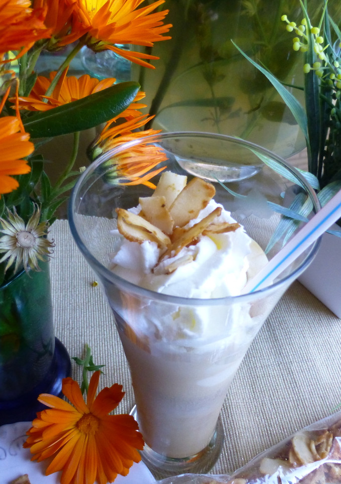 Una foto de Batido de café con nata y coco caramelizado