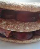 Sándwich doble de bacon y uvas