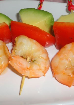 Una foto de Brochetas de langostino marinado