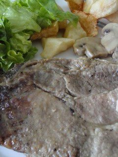 Una foto de Chuletas de aguja al horno con champiñones