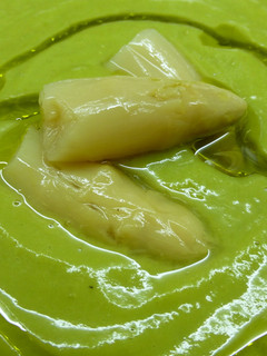 Una foto de Crema de guisantes y puntas de espárragos
