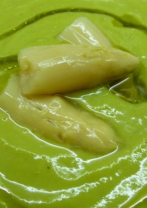 Una foto de Crema de guisantes y puntas de espárragos