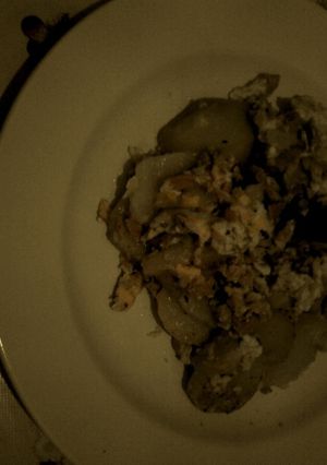 Una foto de Revuelto de patatas y atún