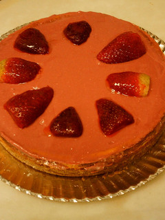 Una foto de Tarta de queso con crema de fresones