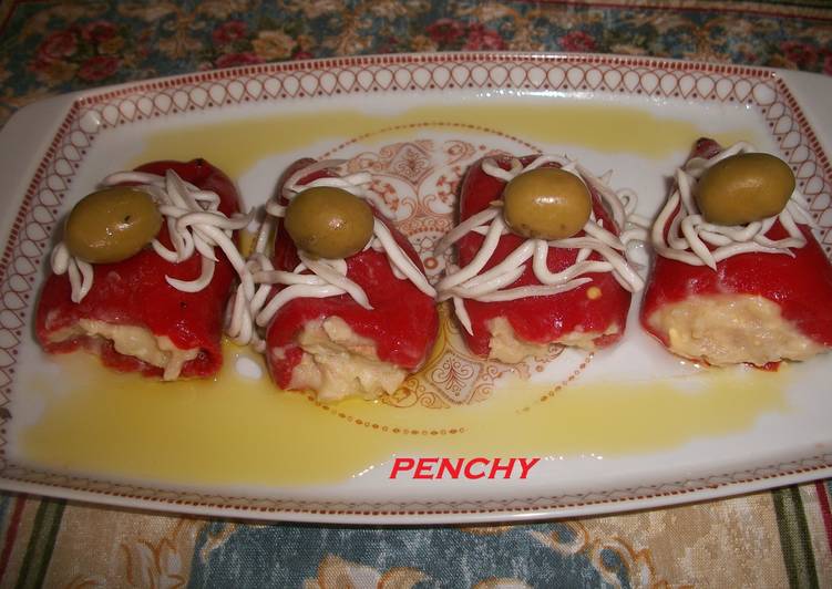 Pimientos del piquillo rellenos de ensaladilla murciana con gulas