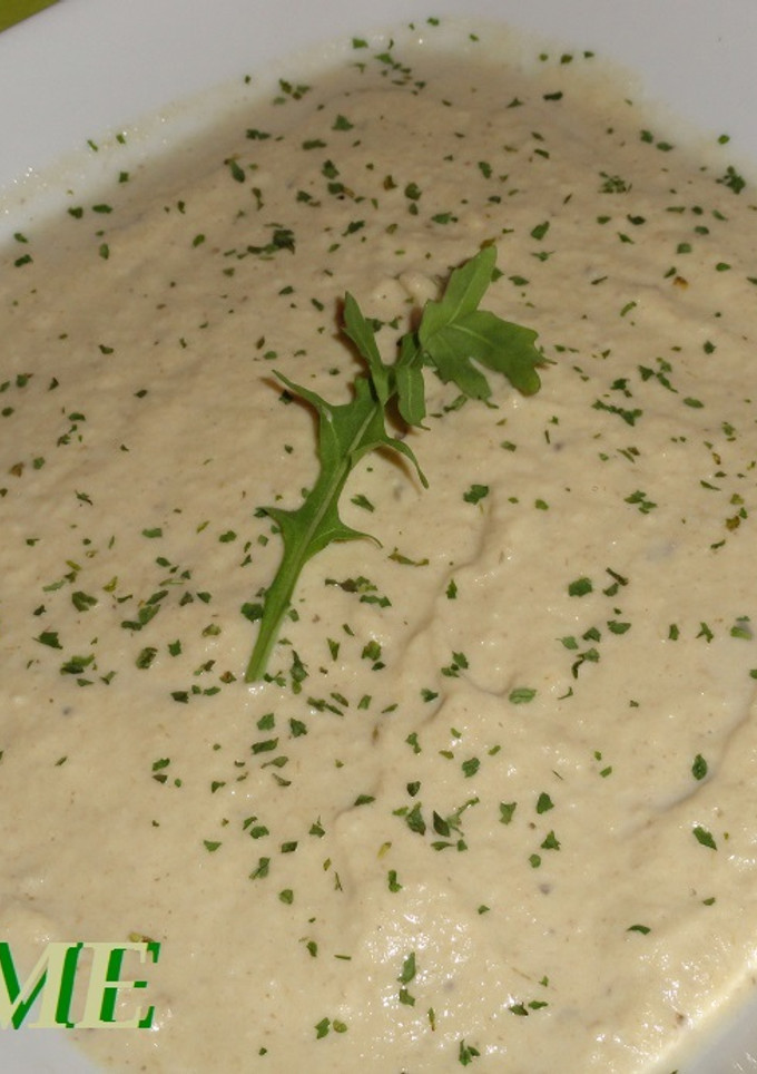 Una foto de Crema de berenjena y champiñones