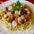 Espaguetis integrales con pisto y gambitas salteadas con ajo