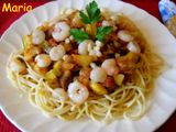 Espaguetis integrales con pisto y gambitas salteadas con ajo