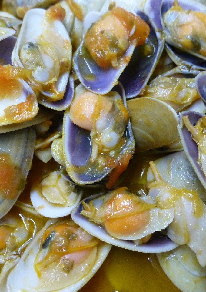 Una foto de Coquinas en salsa de tomate
