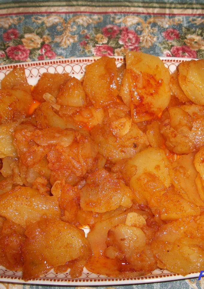 Una foto de Patatas panaderas con ajos al pimentón de La Vera dulce
