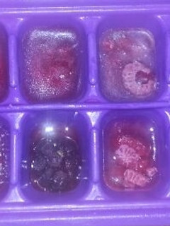 Una foto de Hielo con frutas del bosque