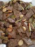 Solomillo trinchado con ajetes