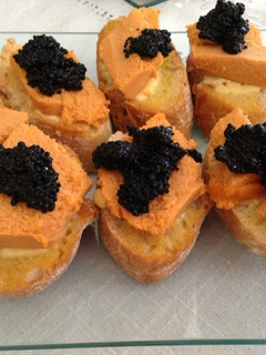 Una foto de Canapés de pudín de salmón