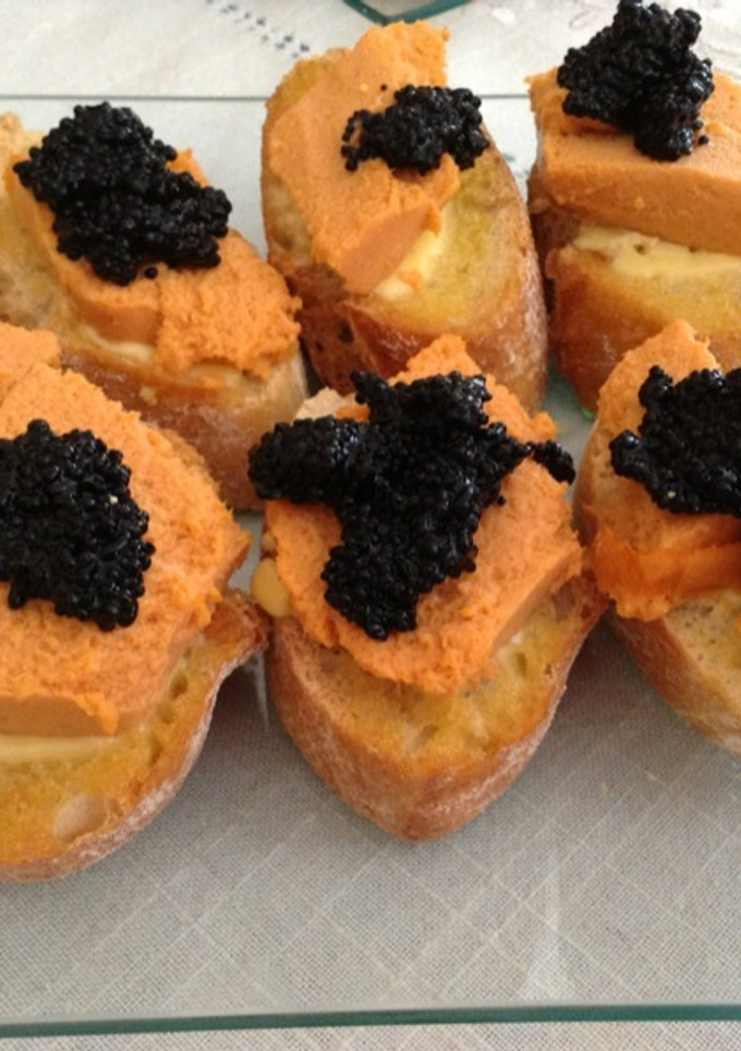 Una foto de Canapés de pudín de salmón
