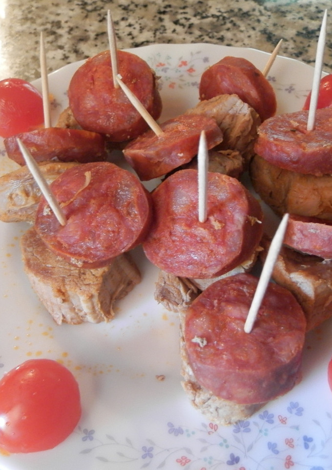 Una foto de Pinchos de solomillo con chorizo